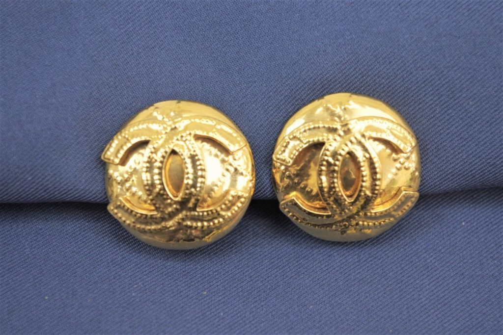 CHANEL シャネル イヤリング ゴールド ロゴ 2.5cm 大ぶり