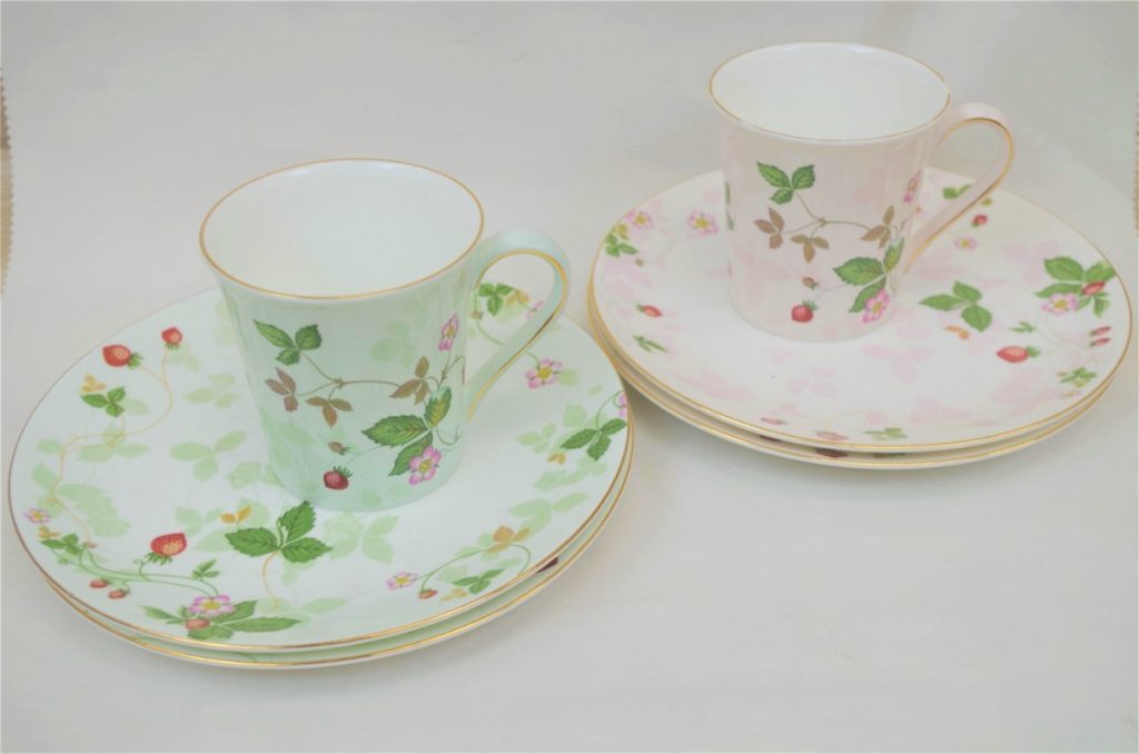 WEDGWOOD WILD STRAWBERRY ペアマグカップ プレート４枚セット ウェッジウッド ワイルドストロベリー