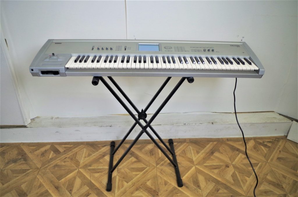 KORG コルグ シンセサイザーTRITON proトライトンプロ キーボード