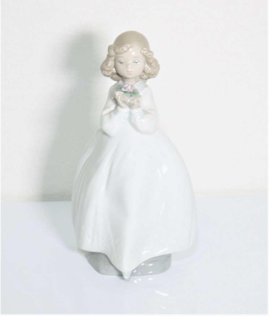 リヤドロ(LLADRO)NAO(ナオ)/1444「大好きなお花」少女y25