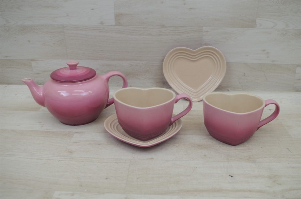 ルクルーゼ Le Creuaet ティーポット ハートマグ＆トレイセット ２客 ピンク グラデーション 紅茶 食器