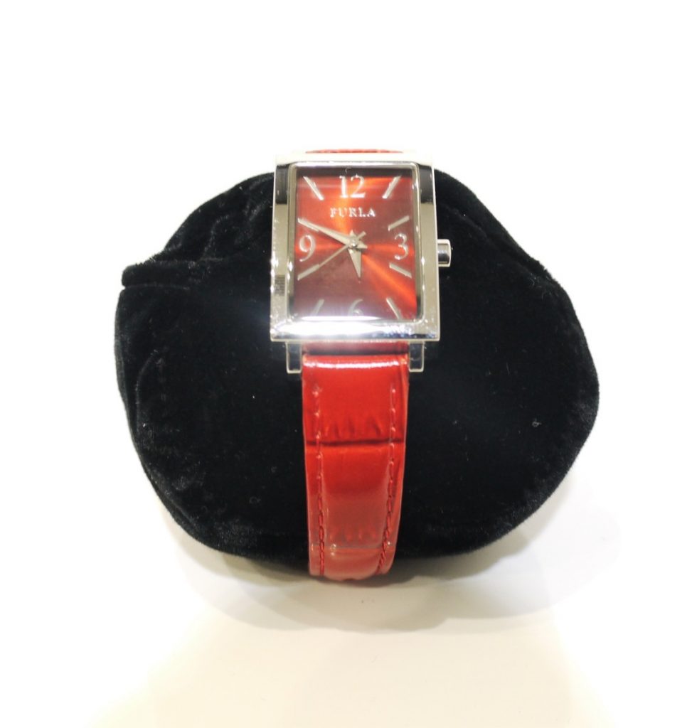 FURLA フルラ レディース 腕時計 クォーツ 角型 スクエア シルバー 赤　日常生活防水 スチールコレクション
