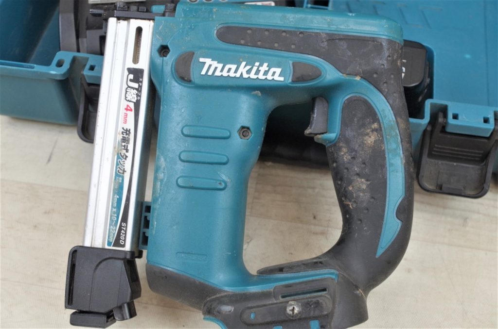 makita モデル ST420D 充電式タッカ