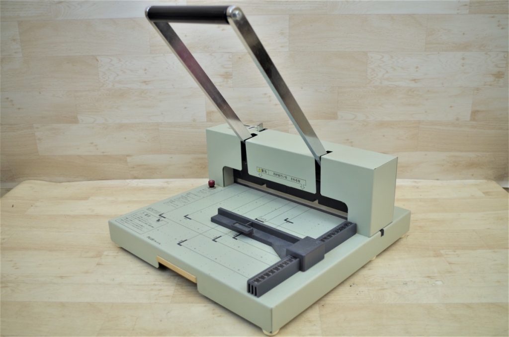 PLUS プラス 手動裁断機 PK-513L オフィス 事務用品