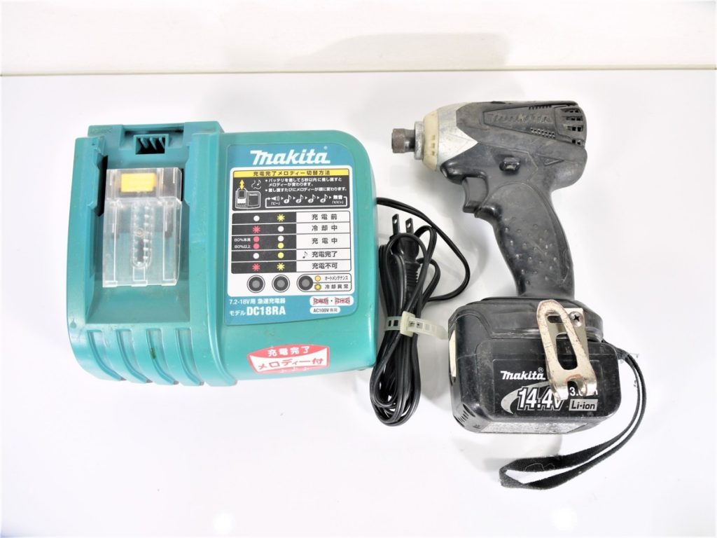 （2502）makita マキタ　充電式インパクトドライバー　TD132D　充電器 DC18RA　バッテリー BL1430 14.4V 3.0Ah