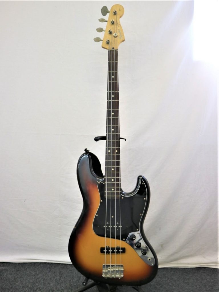 Squier スクワイヤー ジャズベース P037672 Silver SERIES