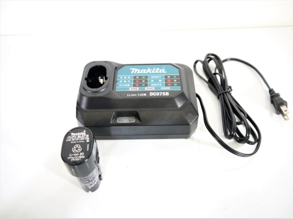 マキタ makita 純正品 充電器 DC07SB 7.2V BL7015バッテリー 動作確認済み