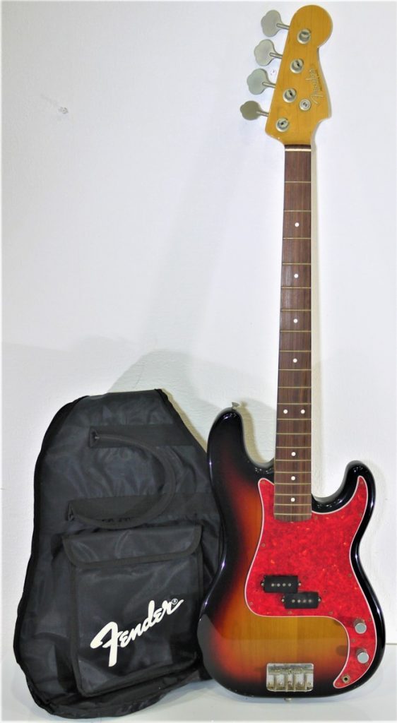 エレキベース　Fender PRECISION BASS フェンダー プレシジョン ソフトケース付