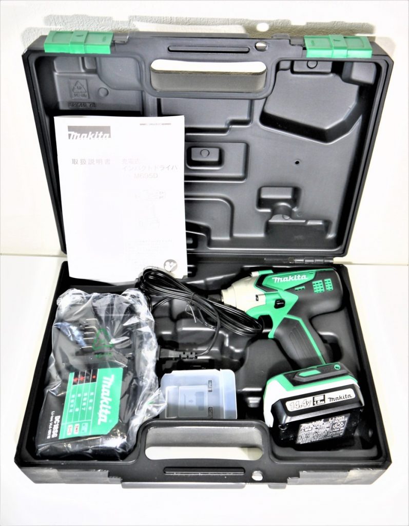 makita　マキタ　充電式インパクトドライバ　M695DS　14.4V　1.5Ah　バッテリー1個　充電器