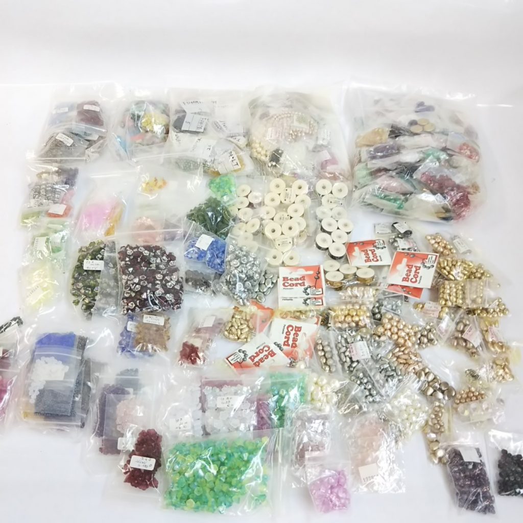 未使用 アクセサリーパーツいろいろまとめて ハンドメイド ビーズ/ストーン/スタッズ 総重量約4.5kg