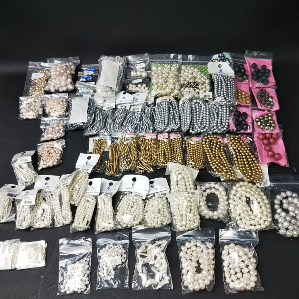未使用 大量 アクセサリー パール風ストーンいろいろまとめて約1,200g以上 ハンドメイドアクセサリーパーツ 現状品