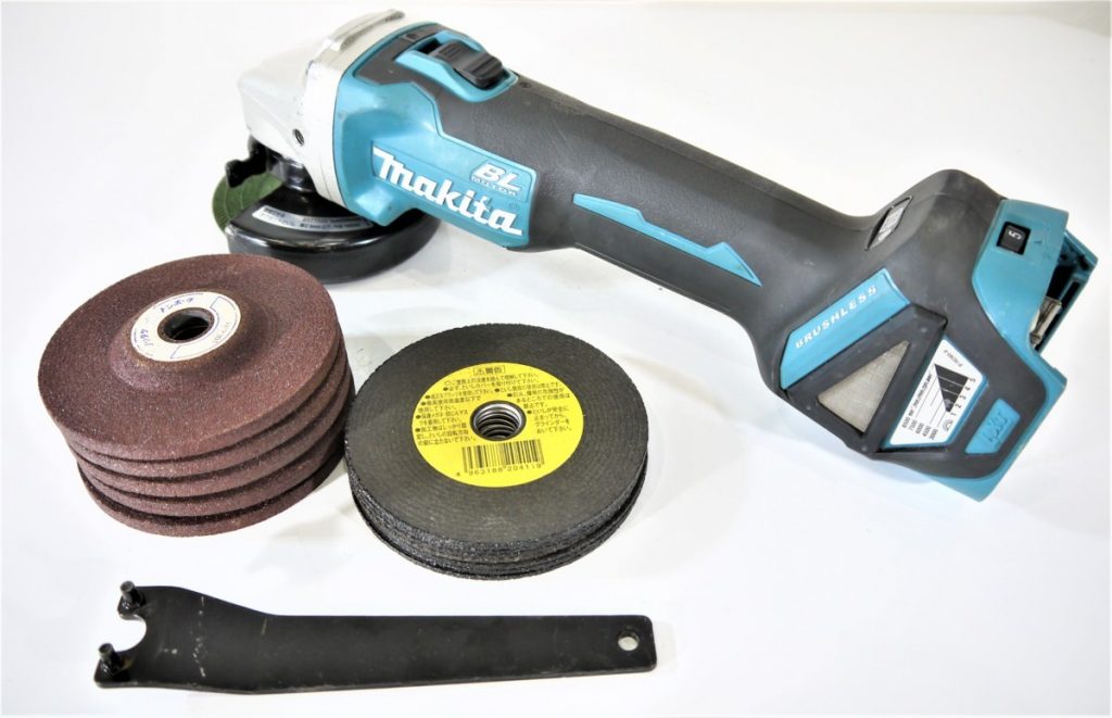 makita　マキタ　100mm　充電式ディスクグラインダ　GA412D　バッテリ欠品 研磨ディスク付き