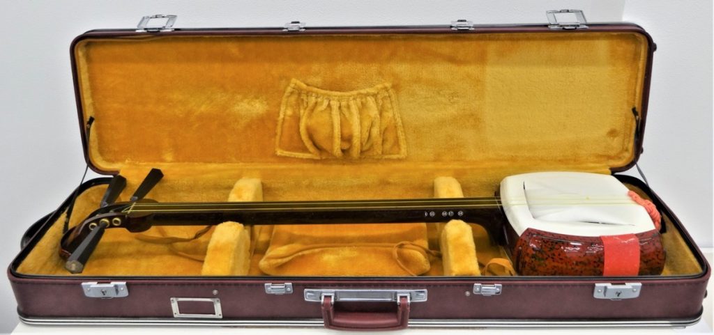 H10-62 ① 津軽三味線 GP24刻印有 ケース付