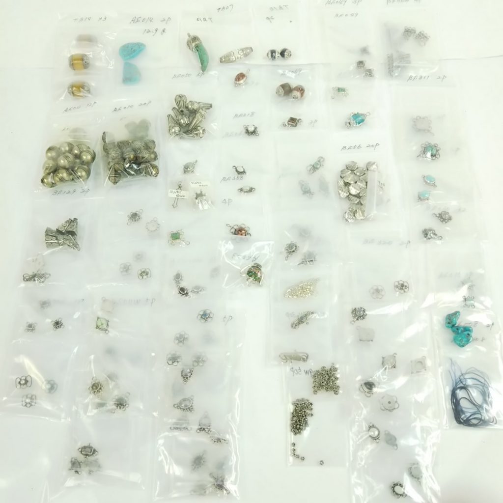 未使用 大量 アクセサリー アンティーク風パーツいろいろまとめて ハンドメイドアクセサリーパーツ 現状品