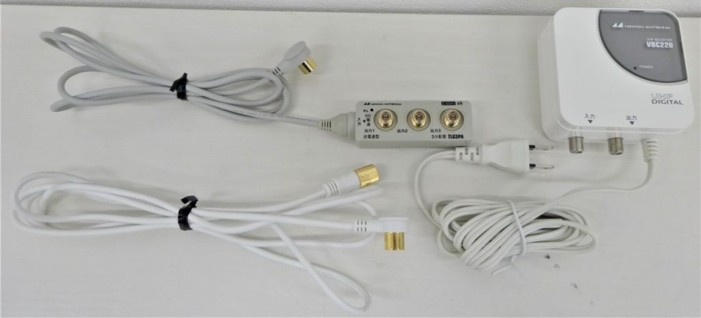 H10-57 日本アンテナ UHFブースター VBC22U 卓上ブースター TLG3PA 通電確認OK