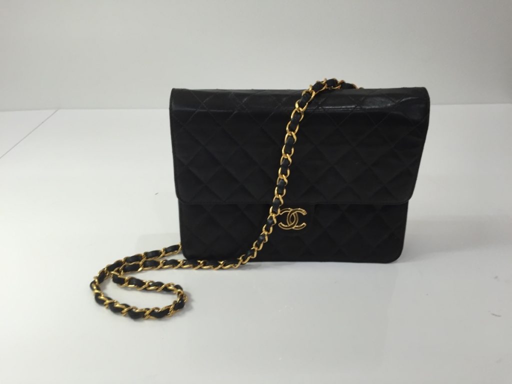 シャネル CHANEL ミニ マトラッセ チェーン ショルダー バッグ ブラック ゴールド 金具 3番台