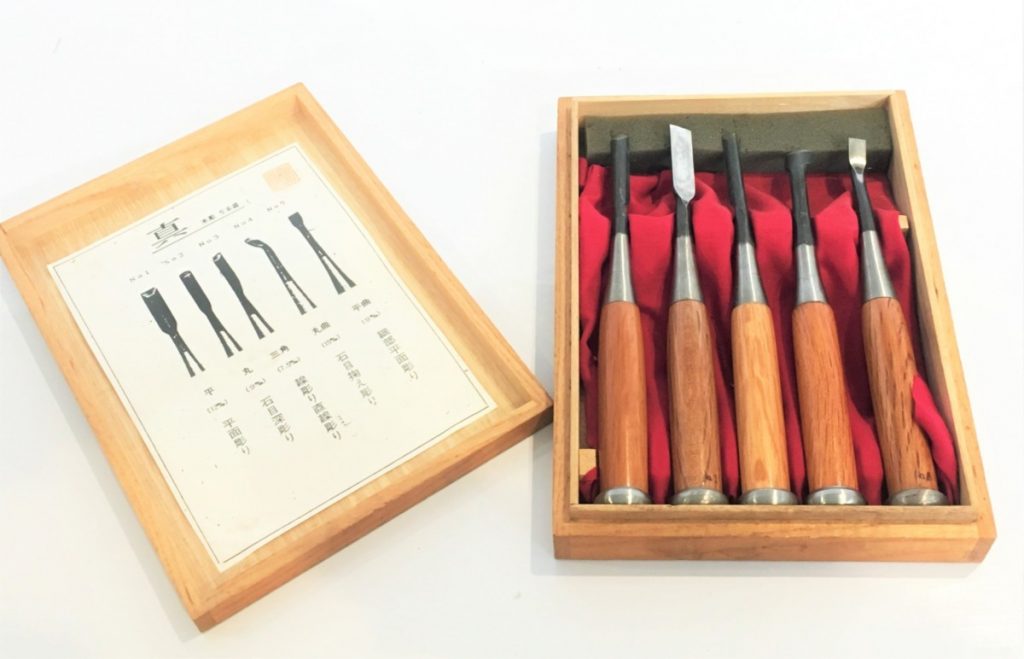 真　彫刻刀　木彫りノミ　五本組　木箱入り