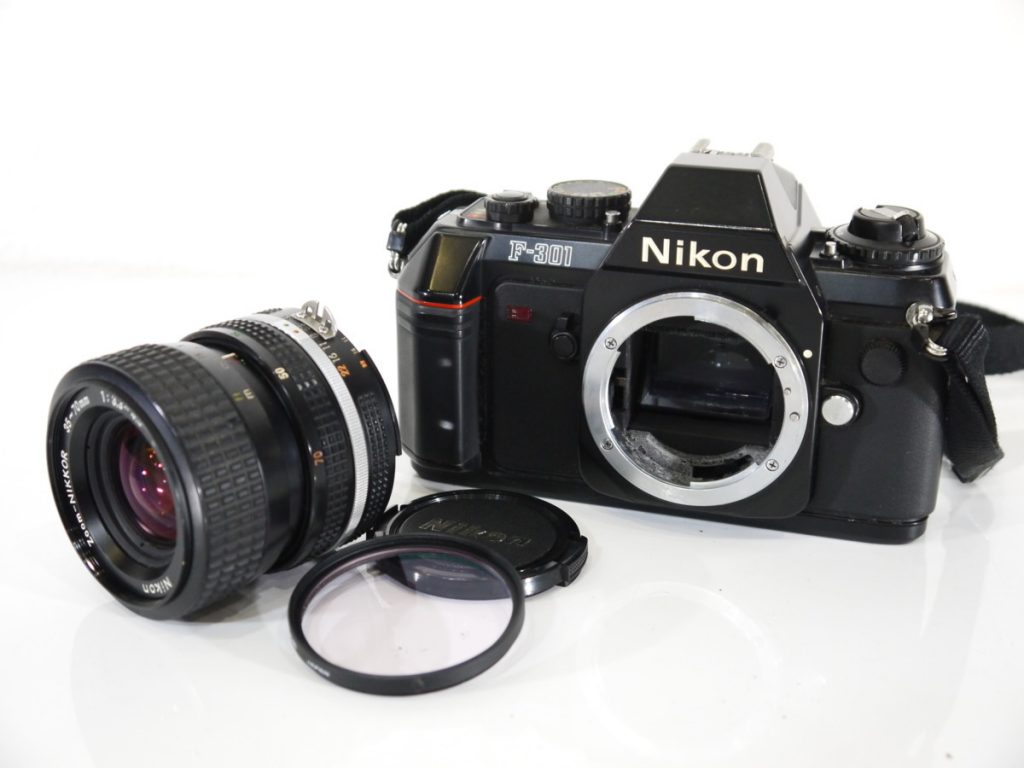 NIKON／ニコン F-301 本体+レンズ Nikon Zoom-NIKKOR 35-70mm 1:3.3-4.5 ブラックボディ 一眼レフカメラ フィルム