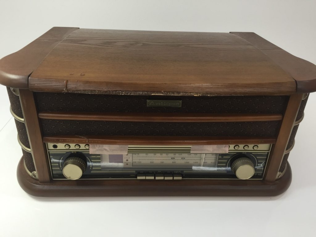 F11-69　Antique 家具調再生機 CT-10 CD、ラジオ、レコード再生