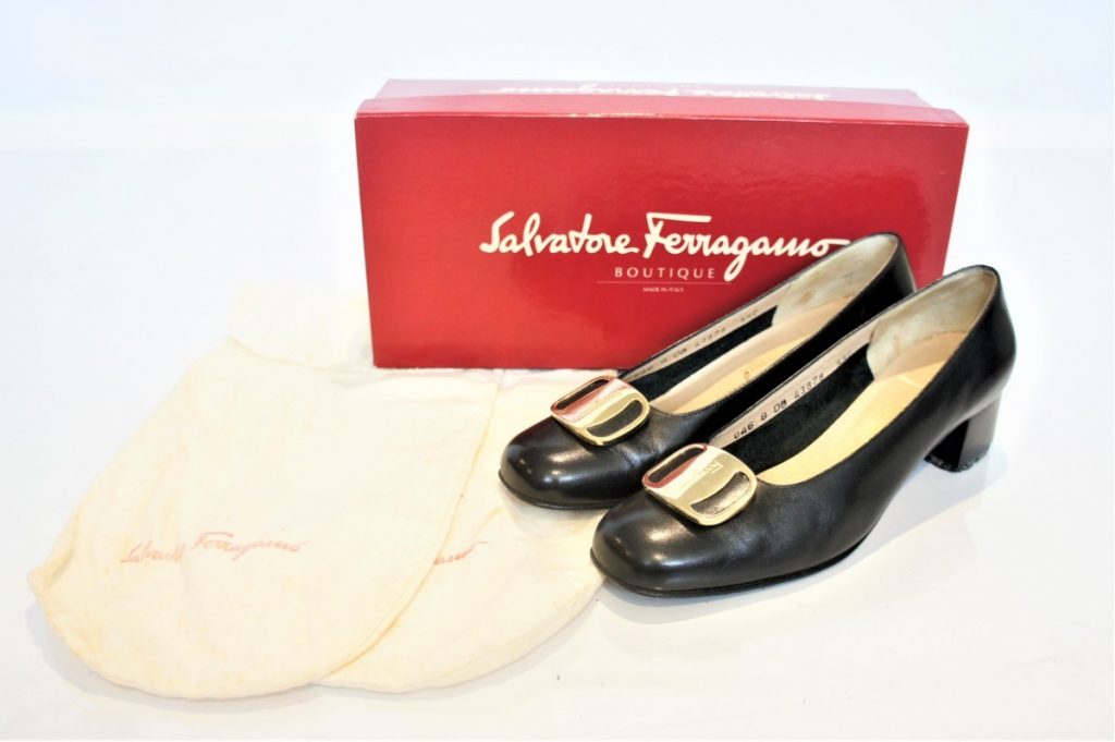 Salvatore Ferragamo フェラガモ ロゴ ヴァラ レザー ヒール パンプス 　ブラック　4㎝