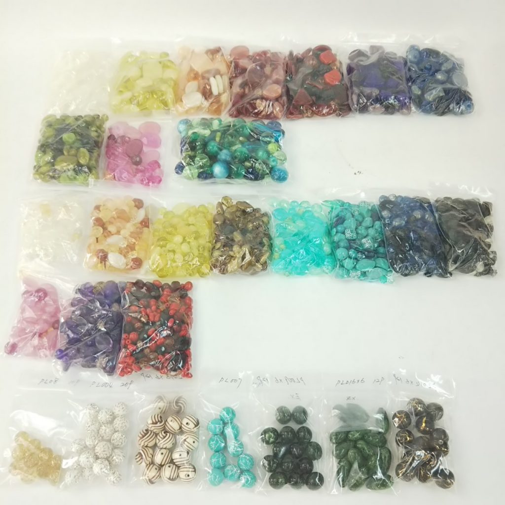 未使用 大量 約2,530g アクセサリー アンティーク風大粒ストーンいろいろまとめて ハンドメイドアクセサリーパーツ 現状品