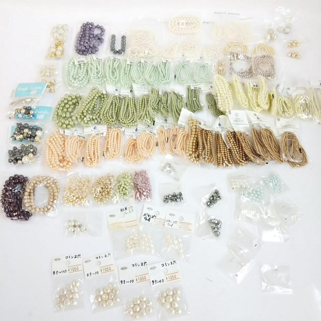 未使用 大量 アクセサリー パール風ストーンいろいろまとめて約1,150g以上 ハンドメイドアクセサリーパーツ 現状品
