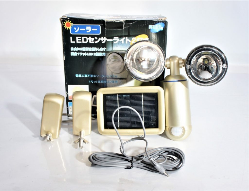 ソーラー　LEDセンサーライト　2灯式