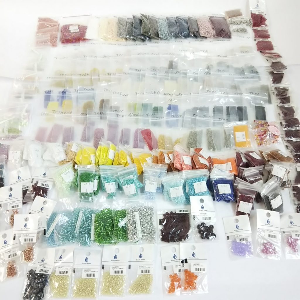 大量 未使用 ビーズいろいろまとめて 約2,000g以上 ハンドメイドアクセサリー 現状品