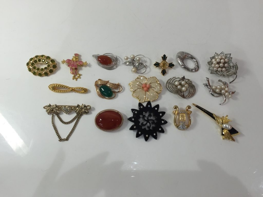 ブローチ　大量 まとめ売り　17点セット