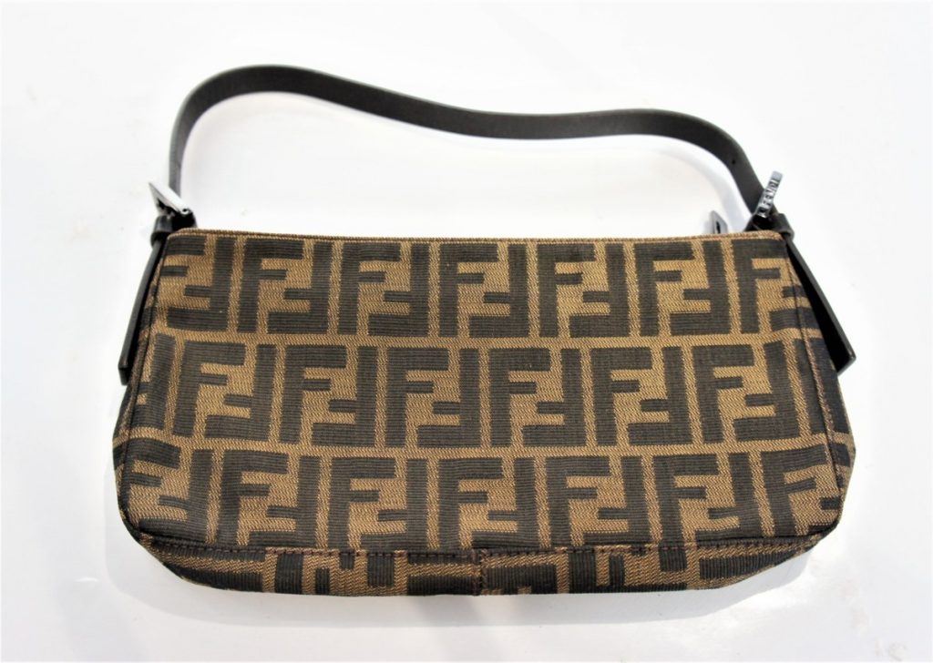 FENDI フェンディ ズッカ柄 アクセサリーポー