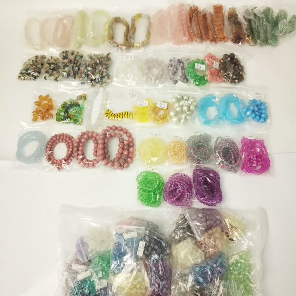 未使用 大量 約2,700g以上 アクセサリー アンティーク風ストーンいろいろまとめて ハンドメイドアクセサリーパーツ 数珠 現状品