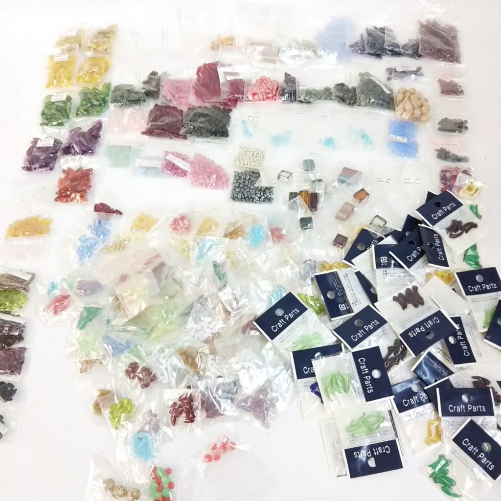 大量 未使用 ビーズ/ストーンいろいろまとめて 約1,300g ハンドメイドアクセサリー 現状品