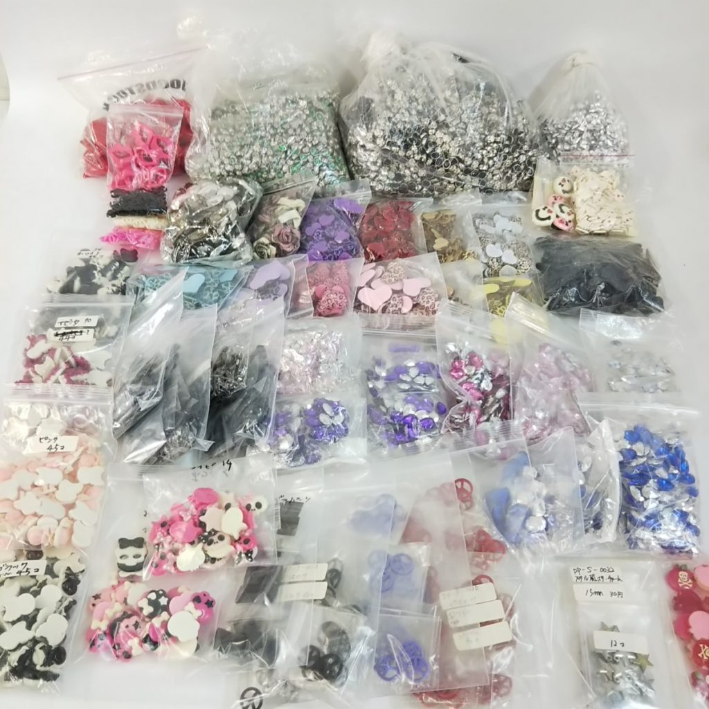 未使用 大量 デコパーツまとめ 約5,500g ラインストーン キラキラ 現状品