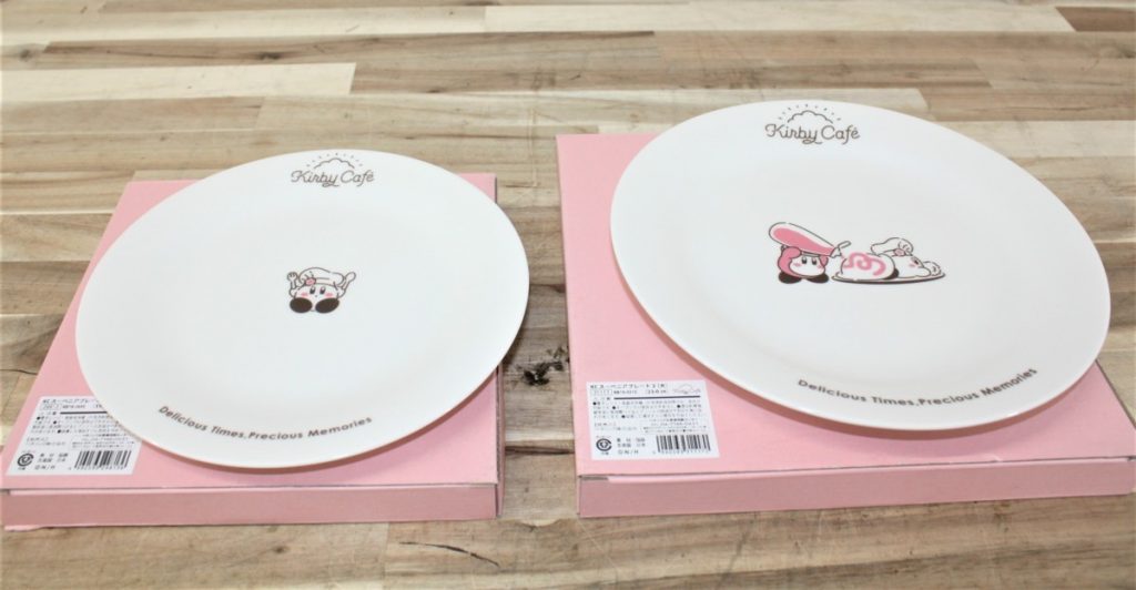 カービィ カフェ KC HAKATA スーベニアプレート２枚セット　(小KB18-2645 19.0㎝)(大KB19-3210 23.0㎝)