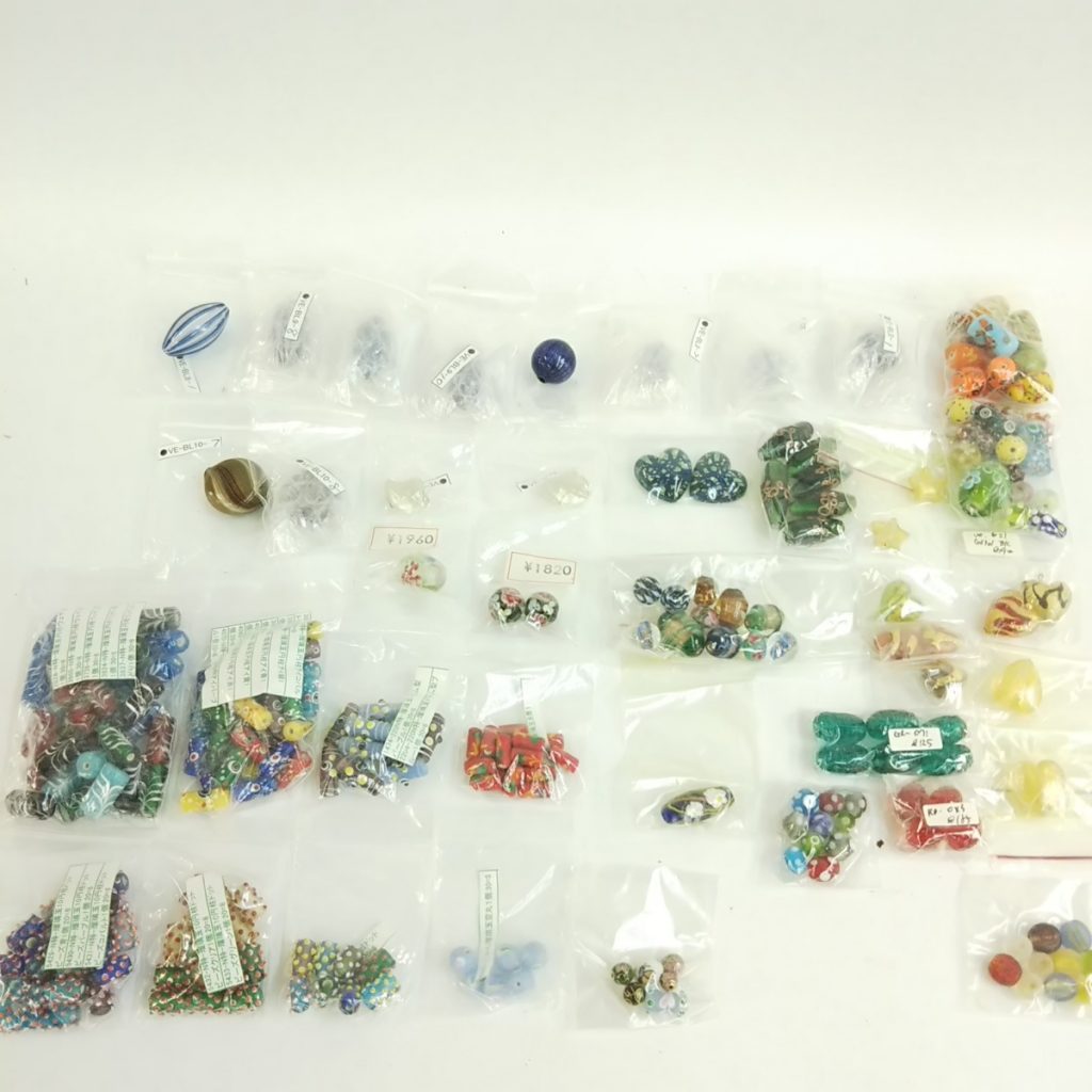 未使用 大量 アクセサリー アンティーク風ガラスストーンいろいろまとめて ハンドメイド陶器アクセパーツ 現状品