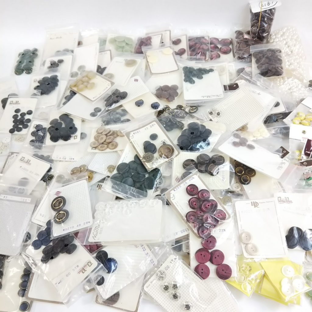 未使用 大量 ボタンいろいろまとめて 手芸 ハンドメイド 裁縫 現状品