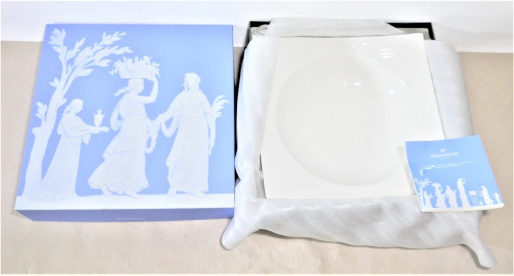 WEDGEWOOD　ETHEREAL　ウェッジウッド　エスリアル　プレート　お皿　深皿　食器　幅23.8cm×23.8cm