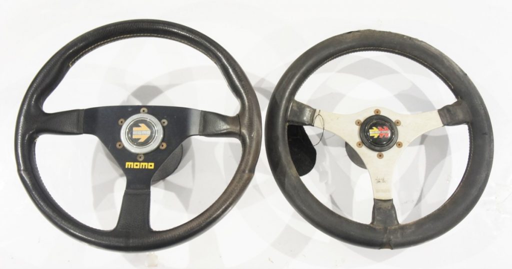 MOMO モモ ステアリング TYP V35 他　2セット