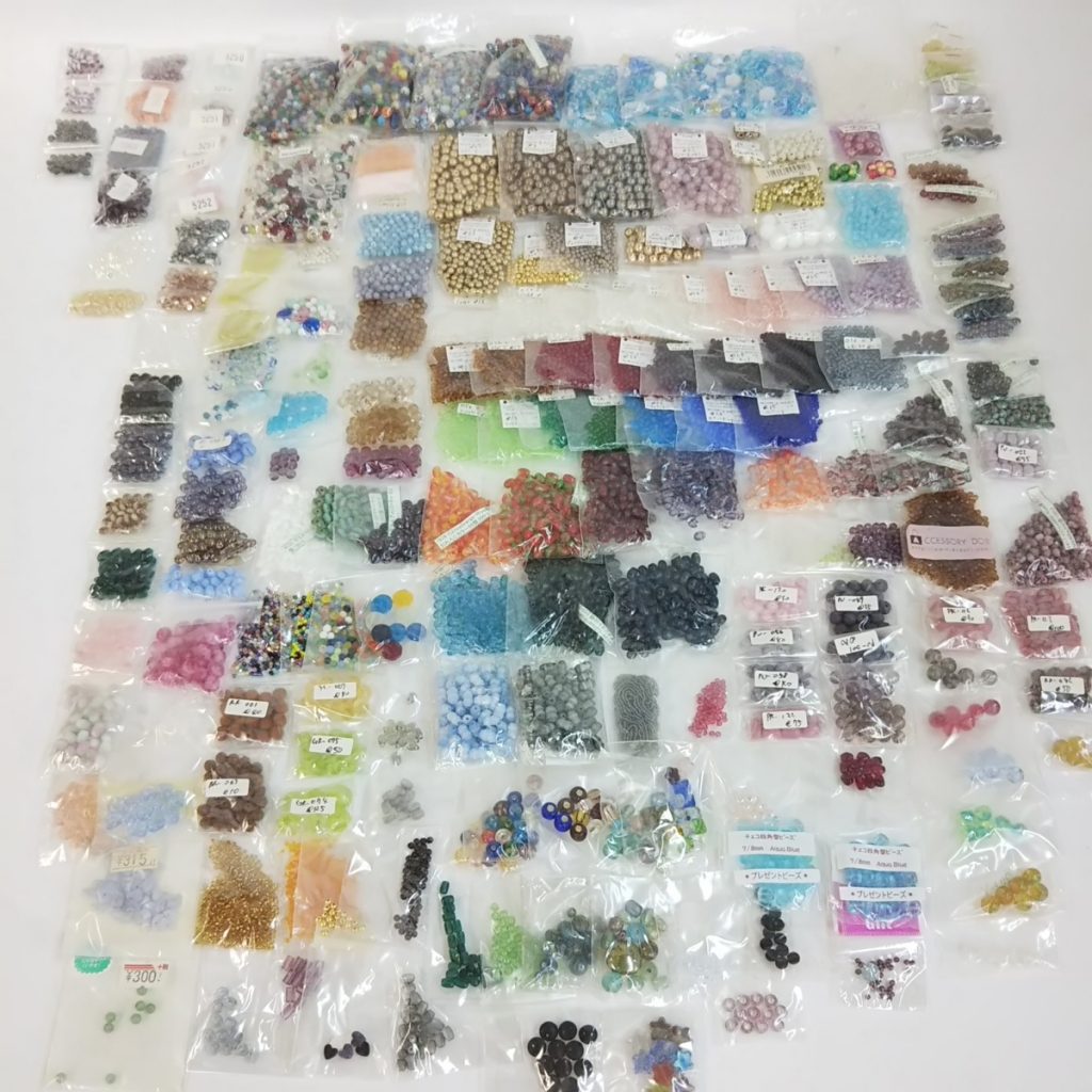 大量 未使用 ビーズ/ストーンいろいろまとめて 約1,910g ハンドメイドアクセサリー 現状品
