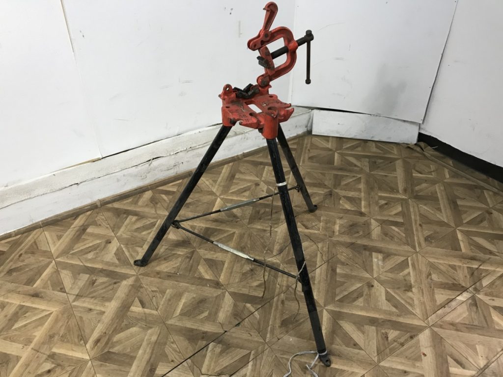 MCC VL-No.1 脚付 バイプバイス 鋼管 曲げ加工 締め付け 固定 万力 配管工事 ベンダー