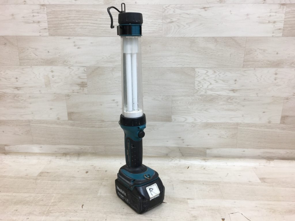 makita 充電式蛍光灯 ML184 DC18V (DC14.4V) ワークライト 作業灯 LED バッテリー付き マキタ 現状品