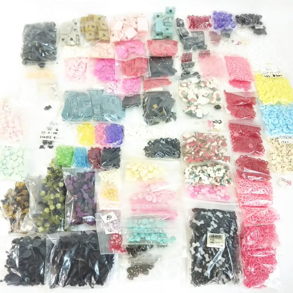 未使用 大量 デコパーツまとめ 約2,800g ラインストーン キラキラ 現状品