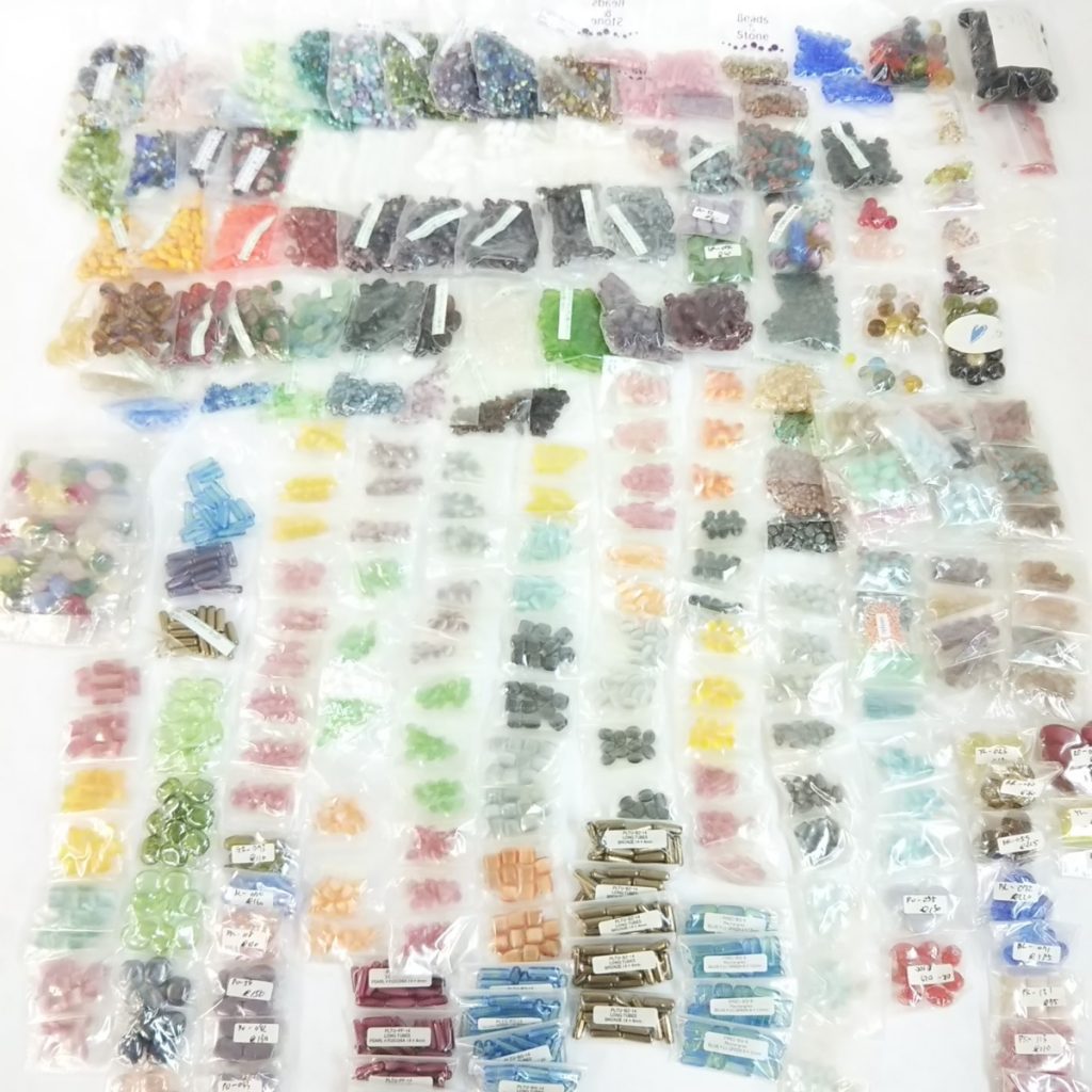 大量 未使用 ビーズ/ストーンいろいろまとめて 約2,300g ハンドメイドアクセサリー 現状品
