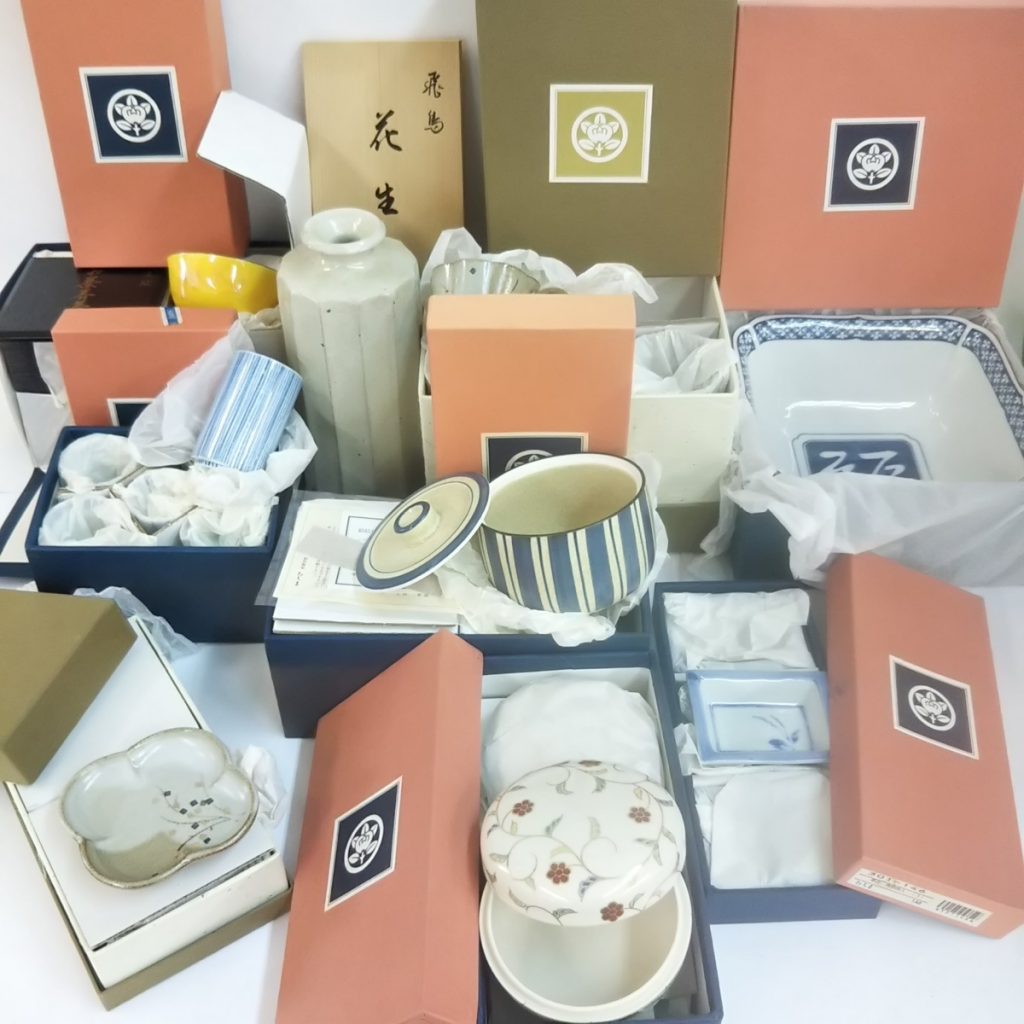 大量 すべて未使用 たち吉 和食器 いろいろまとめて 茶碗/湯呑/コーヒーカップ/花瓶など 現状品