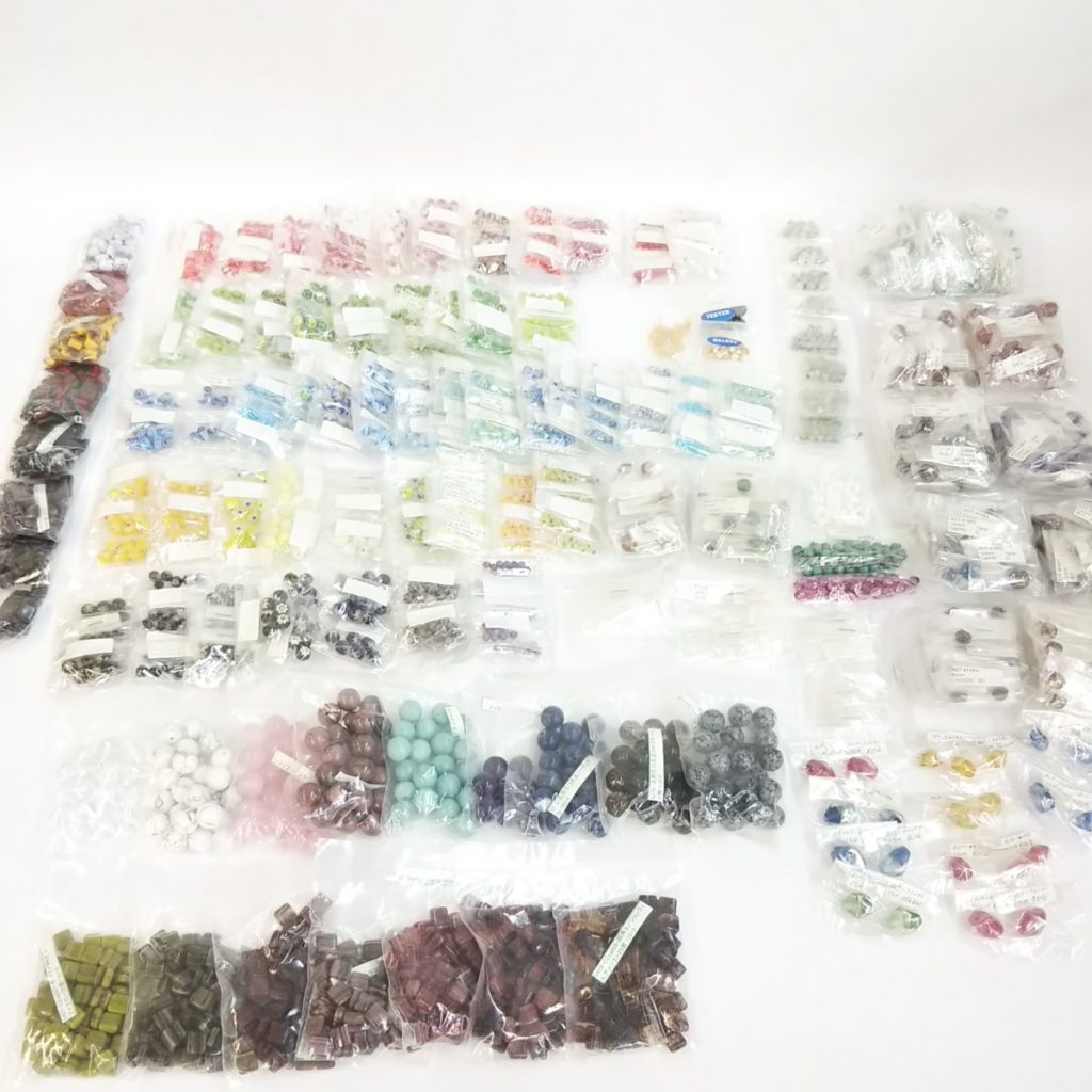 大量 未使用 ビーズ/ストーンいろいろまとめて 約2,060g ハンドメイドアクセサリー 現状品