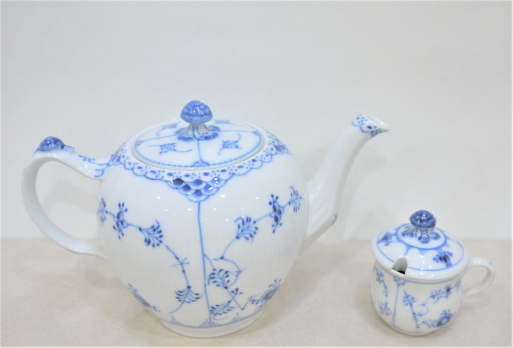 ロイヤルコペンハーゲン ブルーフルーテッド プレイン ティーポット シュガーポット 白 × 青 ROYAL COPENHAGEN