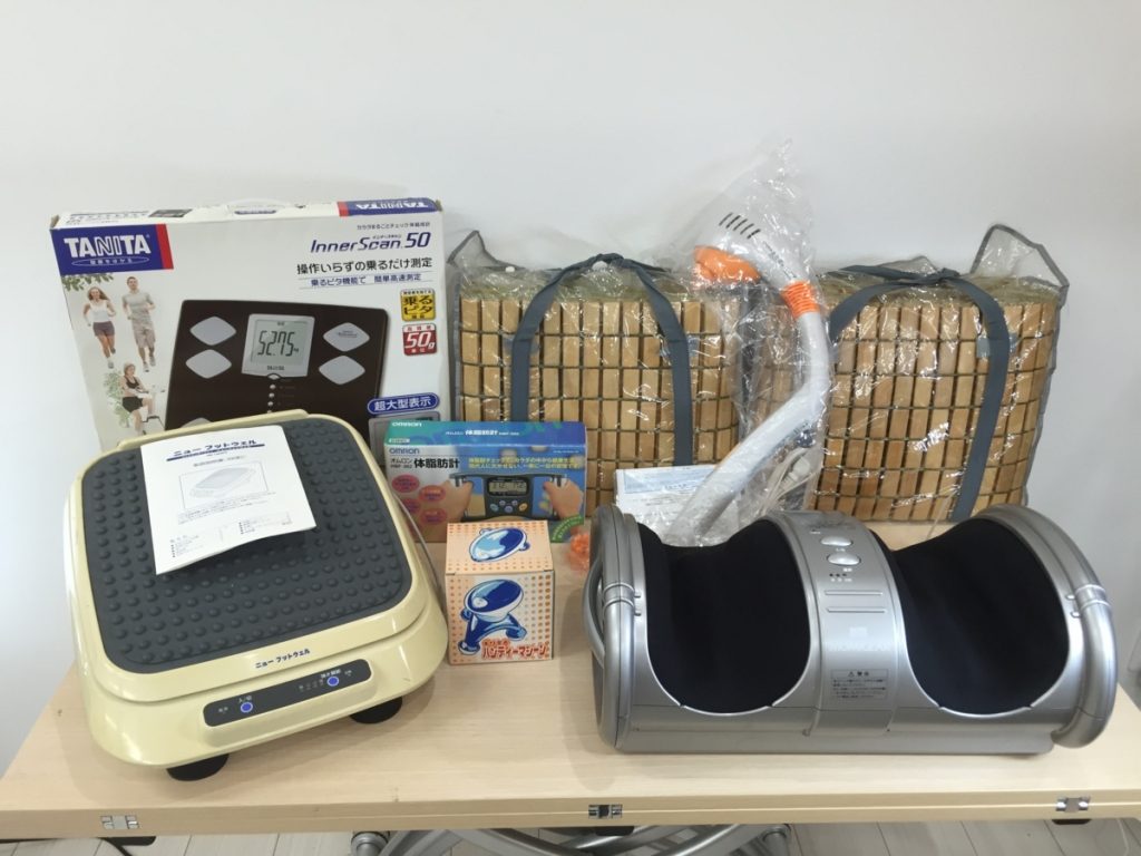 通電・動作確認済み 健康セット8点セット TANITA OMRON マッサージャー 竹シーツ など他