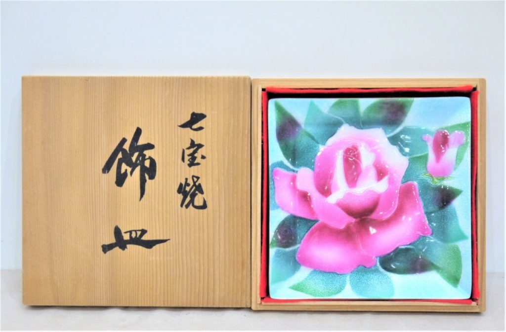 七宝焼き　飾皿　バラ 花柄　オブジェ　インテリア　置物　飾り皿　角皿　木箱入り