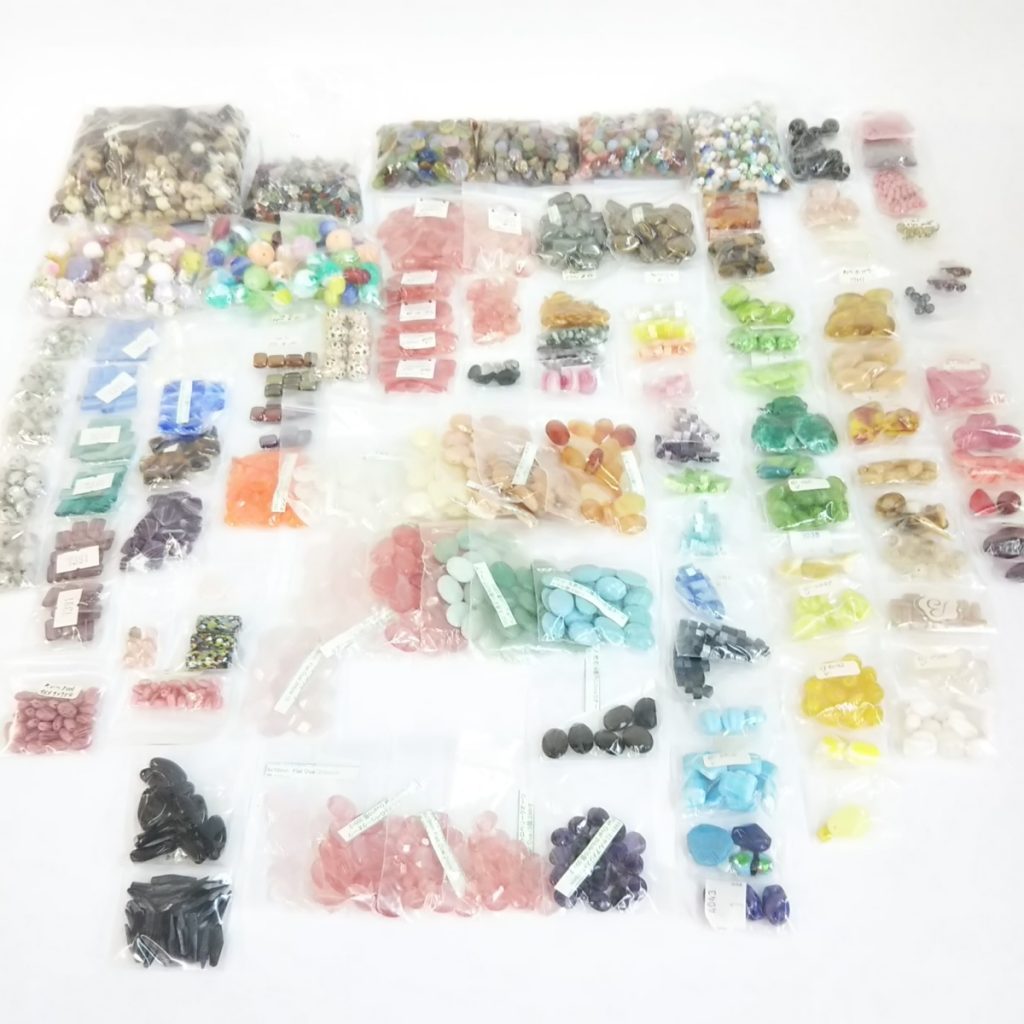 大量 未使用 ビーズ/ストーンいろいろまとめて 約2,620g ハンドメイドアクセサリー 現状品