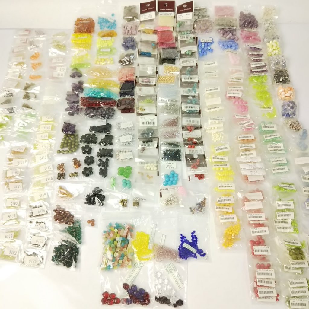 大量 未使用 ビーズ/ストーンいろいろまとめて 約1,310g ハンドメイドアクセサリー 現状品